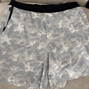Ten Thousand Men's “Snow Camo” XL interval shorts. Lined. 7 inch.